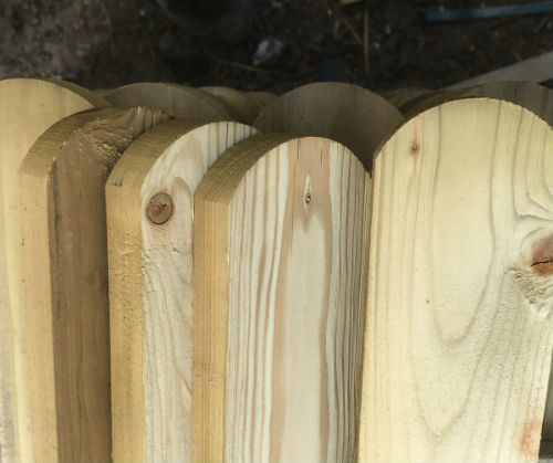 data/sawn-prepared-timber/round-top-fence-pales