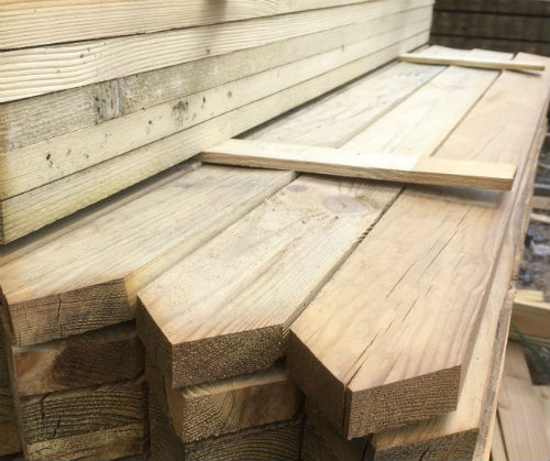 data/sawn-prepared-timber/pointed-top-fence-pale.jpg
