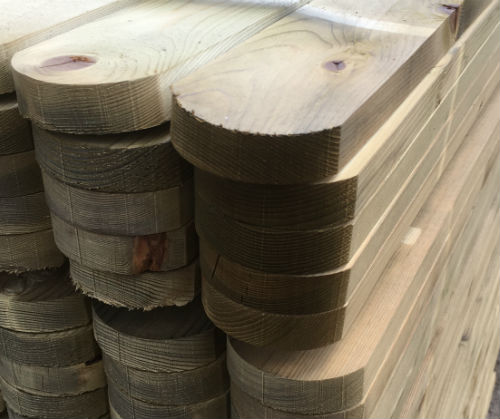 data/sawn-prepared-timber/round-top-fencing-pale1.jpg